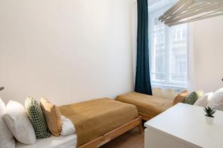 Central - Large - Modern at River - Budapest - 5