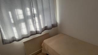 Raeburn Avenue House - Worcester Park - 8