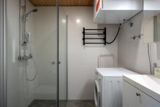 Easy Stay Rooms & Apartments near Airport - 3