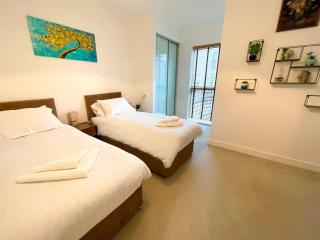 Central Luxury Peaceful Home With Driveway Parking - Cambridge Homehost - Cambridge - 4