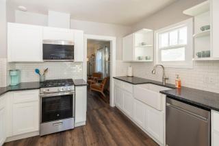 Charming Cozy Cottage with Hot Tub - Coeur d'Alene - 8
