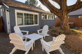 Charming Cozy Cottage with Hot Tub - Coeur d'Alene - 9