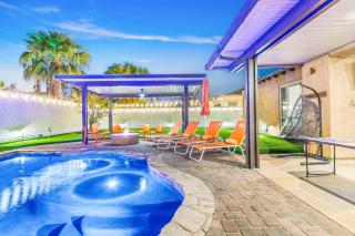 Hollywood Hideaway with 158" Poolside TV and 2 Arcades - Indio - 3