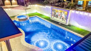 Hollywood Hideaway with 158" Poolside TV and 2 Arcades - Indio - 9