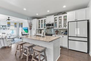 6-Seater Golf Cart - Community Pool - Close to Beach, Dining and Shopping - Inlet Beach - 2
