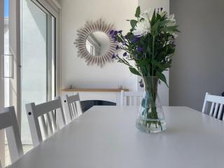 On the Beach! Stunning, newly refurbished, beach-house - Rustington - 3