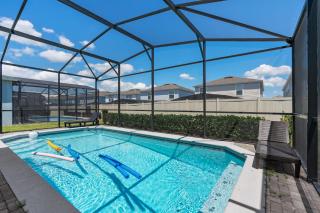 Spacious 5BR Villa with Pool, Games, Near Disney! - 7