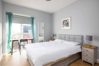 Deluxe Seaview Apartment - 5