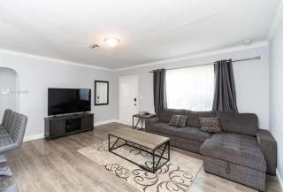 5 Bedroom Cozy Home - Hollywood - 9