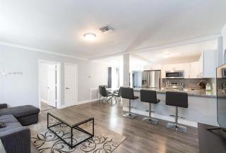 5 Bedroom Cozy Home - Hollywood - 2