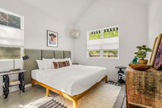 2BR Bungalow Near Lady Bird Lake & Rainey Street - Austin - 6
