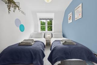 NEC Birmingham Airport Modern Village Retreat, Sleeps 7, Free Parking - 6