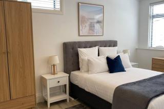 Deluxe 280sqm 3 bedroom with Pool Table - 200m to beach - 2