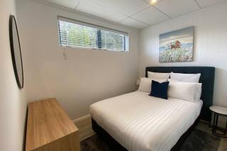 Deluxe 280sqm 3 bedroom with Pool Table - 200m to beach - 1