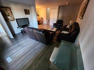 Entire 3 Bedroom house in Elliot Lake - Elliot Lake - 6