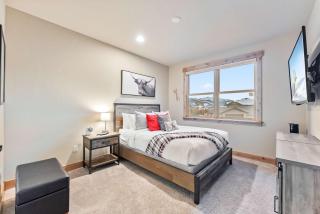 Modern Keystone Townhome Next to River Run Village - 7