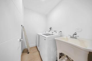 Up to 12 guests! Modern Villa near Wynwood 29! - 3