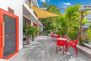 Red Door Inn - 9
