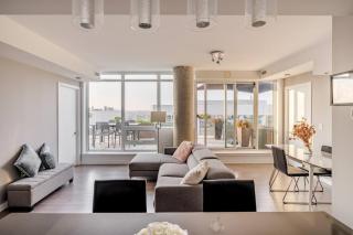 Luxury 2-Bedroom Penthouse Downtown with Free Parking - Ottawa - 0