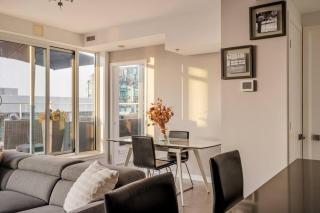 Luxury 2-Bedroom Penthouse Downtown with Free Parking - Ottawa - 4