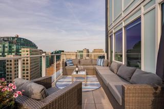 Luxury 2-Bedroom Penthouse Downtown with Free Parking - Ottawa - 9