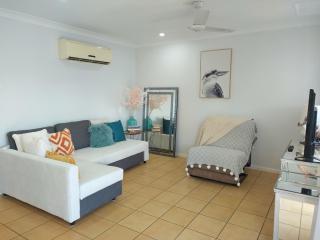 Dream stay on the Strand, one bedroom apartment on the third floor - North Ward - 9