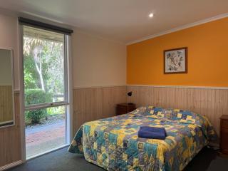 Mallacoota Log cabins - 3