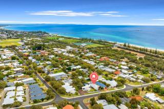 Town Central, walk to the beach - Busselton - 9