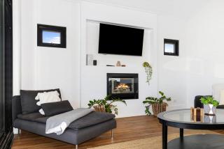 Two-Storey with Marina Views - 6