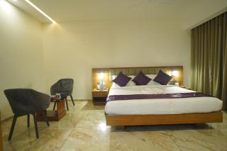 Hotel Devalokam - - 2