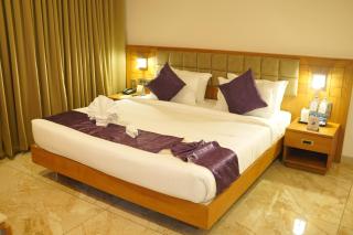 Hotel Devalokam - - 5