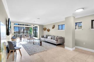 Ventur Loft 2-Story Beachfront Scenic Views - 7