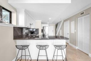 Ventur Loft 2-Story Beachfront Scenic Views - 4