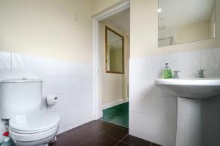 Lovely 2 Bedroom Belfast House - 6