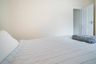 Lovely 2 Bedroom Belfast House - 2