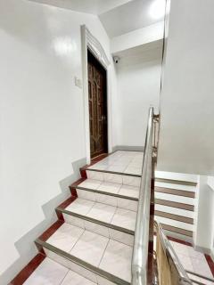 SPACIOUS Prime Location with FREE Parking - Iloilo - 8