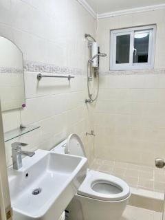 SPACIOUS Prime Location with FREE Parking - Iloilo - 7