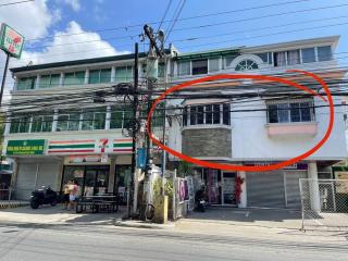 SPACIOUS Prime Location with FREE Parking - Iloilo - 3