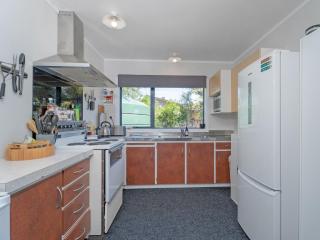 The Bach at 44 - Cooks Beach Holiday Home - Cooks Beach - 5