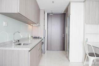 Stunning and Comfy 1BR at Ciputra World 2 Apartment By Travelio - 3