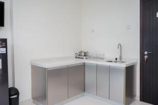 Comfort and High Floor Studio at Brooklyn Alam Sutera Apartment By Travelio - Tangerang - 4