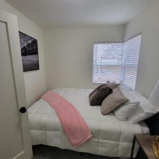 Cozy Cottage near USU - 1