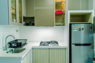 Comfort 1BR at Brooklyn Alam Sutera Apartment By Travelio - Tangerang - 2