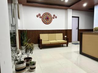 The Dew Drop Hotel - Guwahati - 2