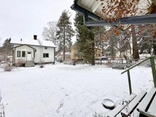 Palkinen II Rovaniemi - 1950s vintage home with parking & courtyard & wifi - 2