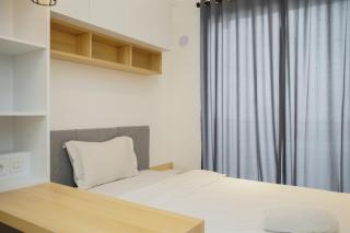 Simply and Cozy Studio at Sky House BSD Apartment By Travelio - Tangerang - 9
