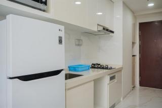 Minimalist Studio at Sky House BSD Apartment By Travelio - 6