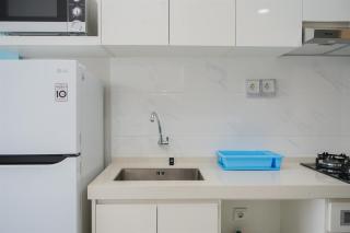 Minimalist Studio at Sky House BSD Apartment By Travelio - 5