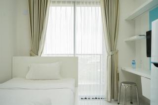Minimalist Studio at Sky House BSD Apartment By Travelio - 9
