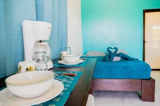 Ocean's Breeze Apartment and Rooms - 8